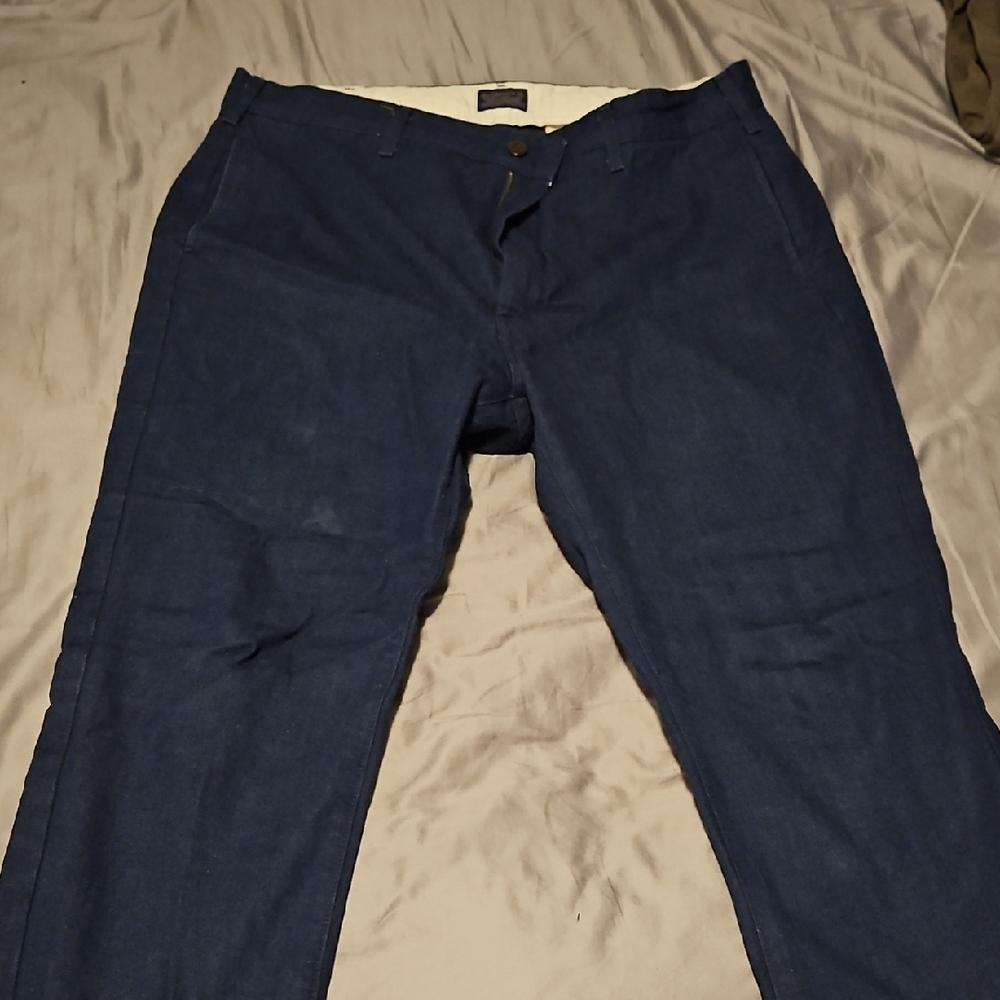 Levi's Blue Chinos Versatile Everyday Wear